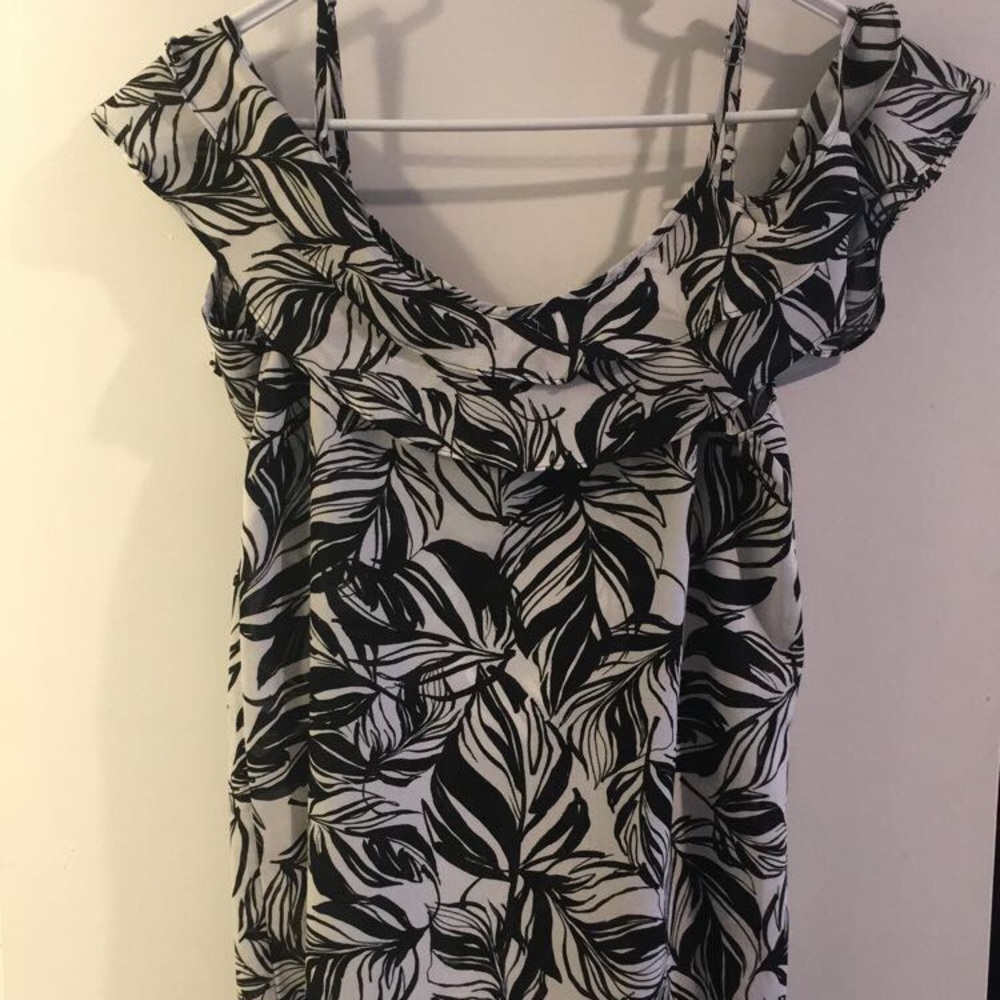 Black/White Off The Shoulder Tank